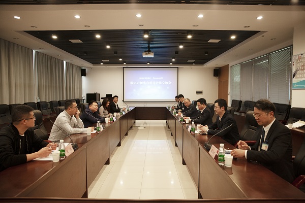 座谈会现场.jpg 座谈会现场.jpg